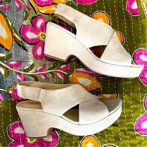 Clarks blush retro suede wedges